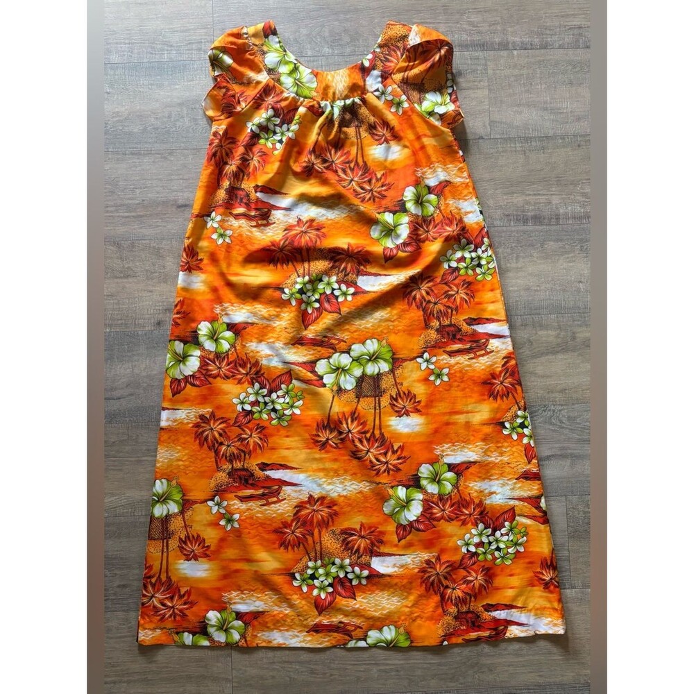 Vintage Hukilau Fashions women’s size 12 Hawaiian floral print muumuu dress